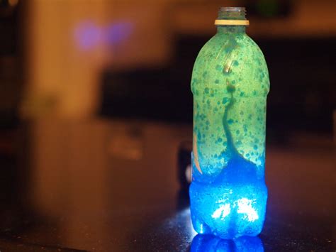 How to make a lava lamp with a water bottle - Warisan Lighting