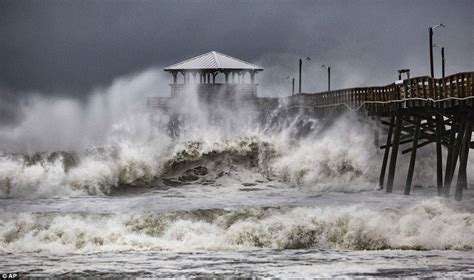 Hurricane Florence hits land as center of it reaches North Carolina ...