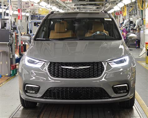 Windsor Assembly Plant Starts Production Of The 2021 Chrysler Pacifica ...