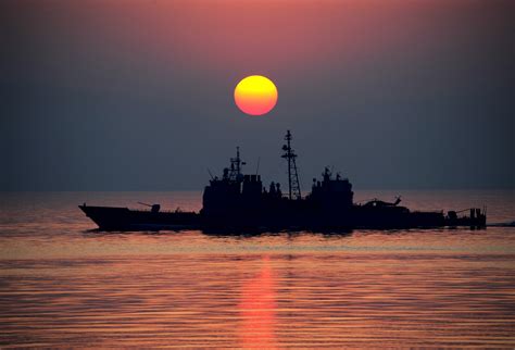 Download Silhouette Guided Missile Cruiser USS Mobile Bay (CG-53) Sunset Navy Ship Military ...