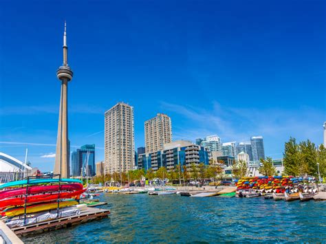 Toronto Attractions Guide - Uncover the City's Best for Families with Teens