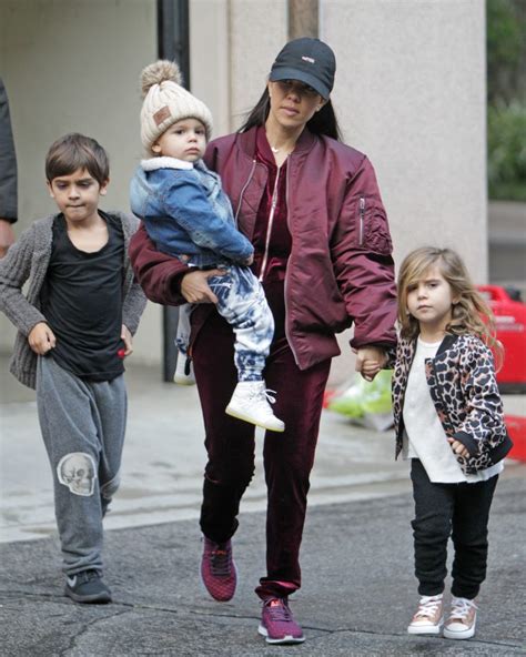 Kourtney Kardashian Age, Kids, Instagram, Net Worth, Boyfriend & Dating