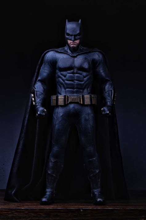 Justice League Batman 1/6th Scale Figure | Figround