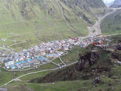 Full view of Kedarnath valley, Kedarnath temple in the middle and ...