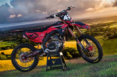 HONDA GRAPHICS KIT ‘VANDAL’ RED | Custom dirt bike, Cool dirt bikes, Honda dirt bike