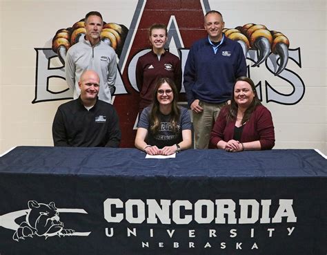 AHS' Green signs with Concordia Bulldogs | Arlington Citizen