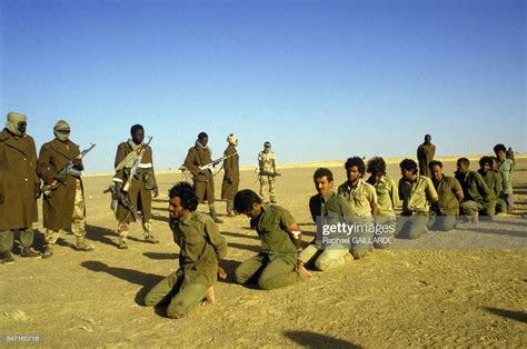 Chadian troops with Libyan prisoners after the battle of Fada in ...