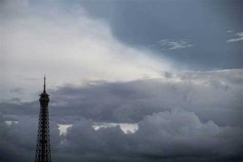 Eiffel Tower to reopen Sunday as strike ends - Tuko.co.ke