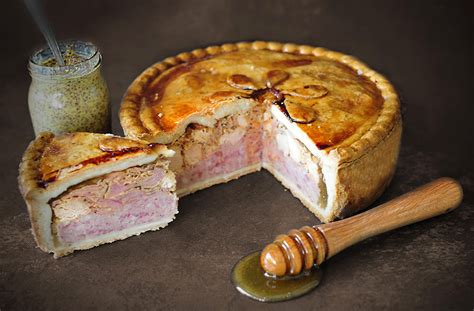 Yorkshire Farmers Speciality Cutting Pork Pie 2.2kg - Toppings Pies