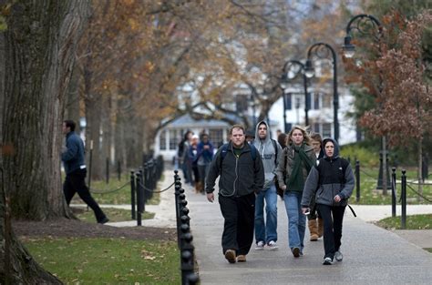 A Few Thoughts on Sidewalk Courtesy | Onward State