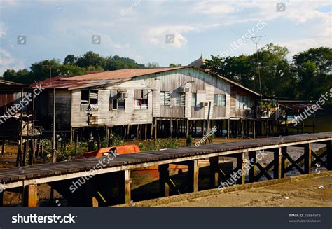 A Photo Of A Run Down Old House - 28884973 : Shutterstock