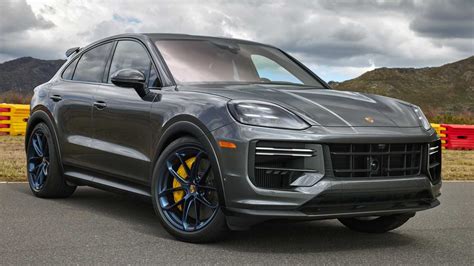 Porsche Cayenne 2024 Valor - Anni Malena