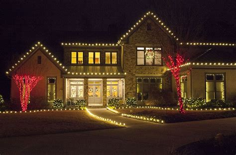 Outdoor Christmas Lights Ideas For The Roof