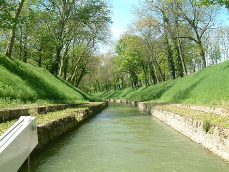 File:Canal de Bourgogne 01.jpg