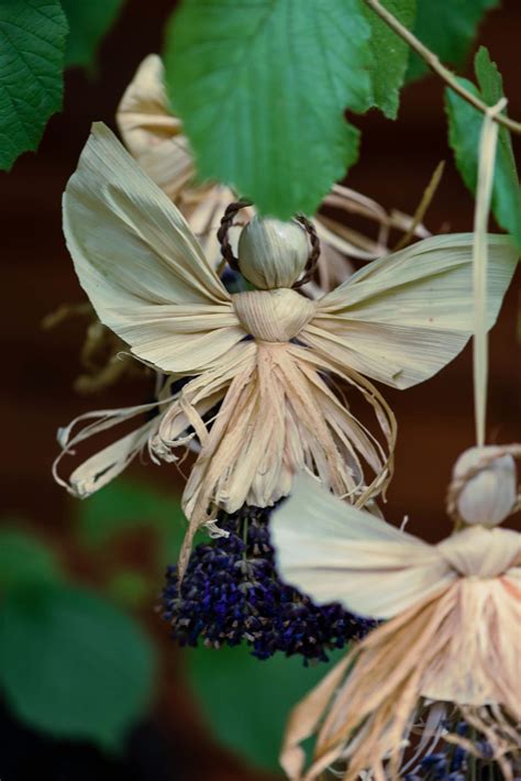 I like these corn husk fairies Holiday Decor Christmas, Christmas Crafts, Christmas Ornaments ...