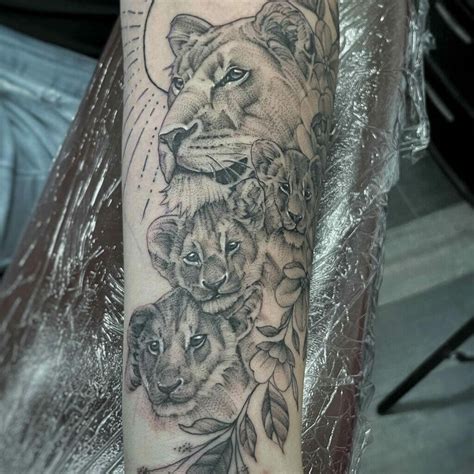 Aggregate 65+ lioness tattoo with cubs latest - in.cdgdbentre