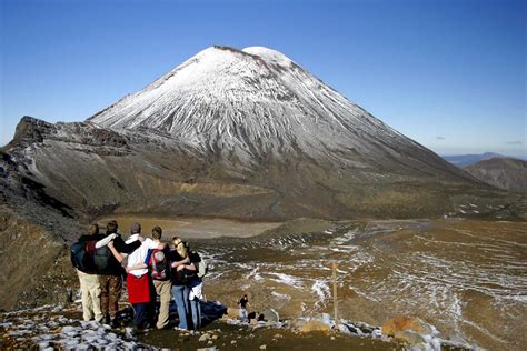 Admiring-Mt-Doom-Tongariro-Alpine-Crossing.CEd9Qw - Tongariro Crossing