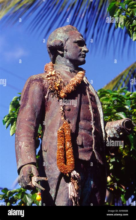 Captain Cook Statue Waimea Kauai Hawaii Stock Photo - Alamy