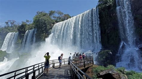 Antonella Roccuzzo y sus hijos viajaron a las Cataratas del Iguazú ...