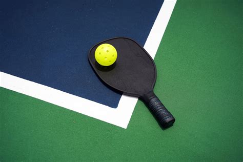 5 Different Types of Pickleball Paddle Grips - PickleVine.com