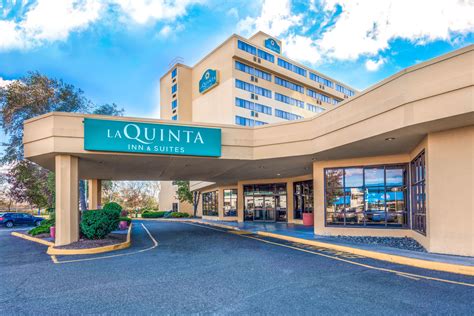 La Quinta Inn & Suites by Wyndham Secaucus Meadowlands | Secaucus, NJ Hotels