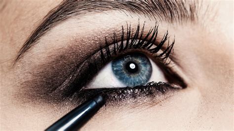 This is why you really shouldn’t wear eyeliner in your waterline | My ...