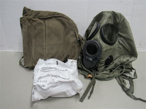 US M17 A2 Gas Mask MSA w/ New Filters & Hood & Canvas Carry Bag 1984 ...