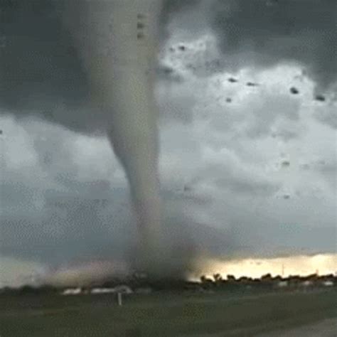 Tornado GIFs | GIFDB.com