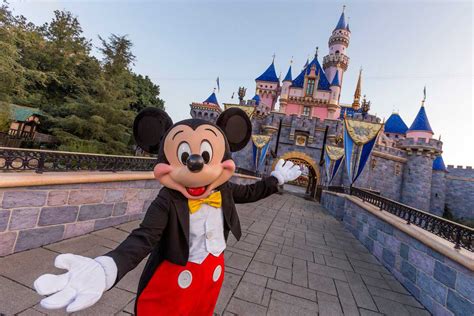 Why You Need To Plan A Trip To Disneyland Right Now | Disney Dining