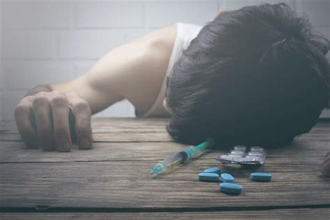 Opium Addiction Signs, Symptoms and Side Effects | United Recovery Project