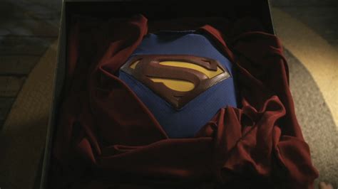 Tom Welling Smallville Superman Suit