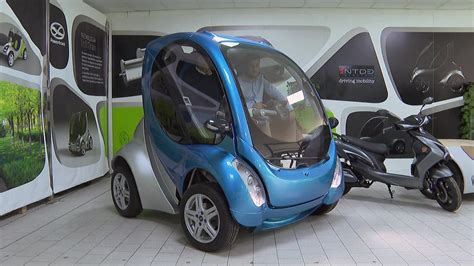 This Spanish electric car is designed to shrink by a metre by folding ...