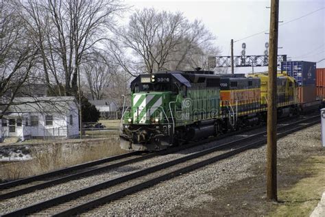 BNSF 3006 in Burlington Northern Colors Pulls an Intermodal Train ...