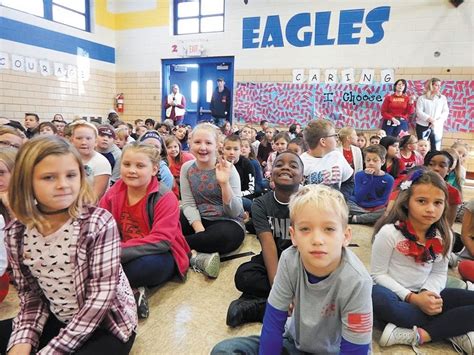 Point Elementary honors veterans – St. Louis Call Newspapers