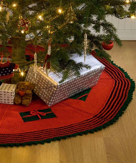 Knitted Christmas Tree Skirt Pattern | A Knitting Blog