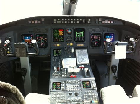 CRJ 200 cockpit. | Cockpit, Cars trucks, Aviation