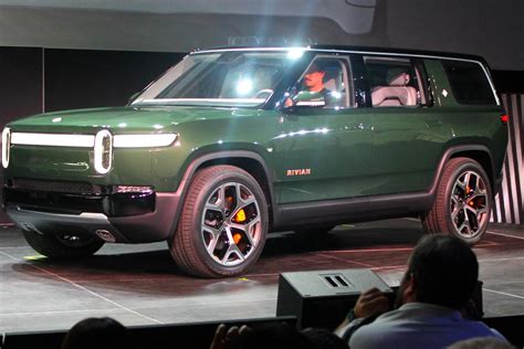 Rivian launches electric R1S sport utility