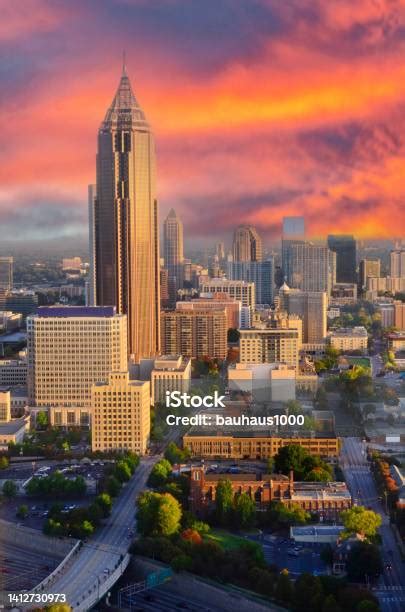 Sunrise Skyline Of Atlanta Georgia Stock Photo - Download Image Now ...