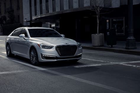 Flagship Hyundai Genesis G90 luxury sedan debuts in Detroit