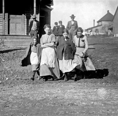 History in Photos: Lewis Hine - Mill Workers