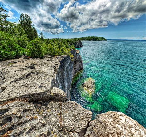 Cliffs meet lake in Bruce Peninsula National Park, Ontario [5145 x 4858] [OC] : r/EarthPorn