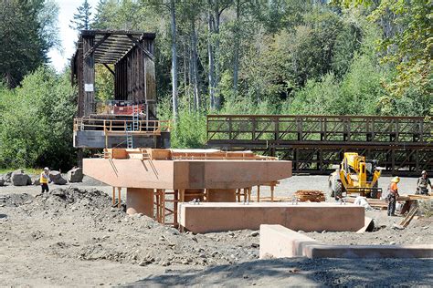 Railroad bridge construction | Peninsula Daily News