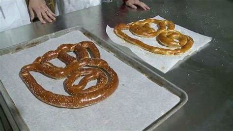 Milwaukee Pretzel Company creates signature pretzel to celebrate Brewers' postseason run