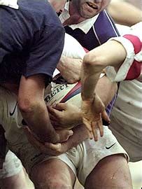 BBC SPORT | Rugby Union | Laws & Equipment | What is a maul?