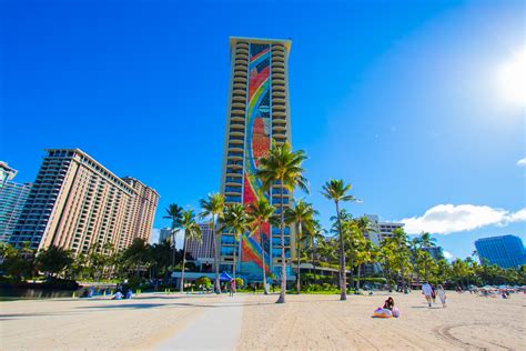 Review: Hilton Hawaiian Village Full Resort and Rainbow Tower Room Tour | It's a Lovely Life!