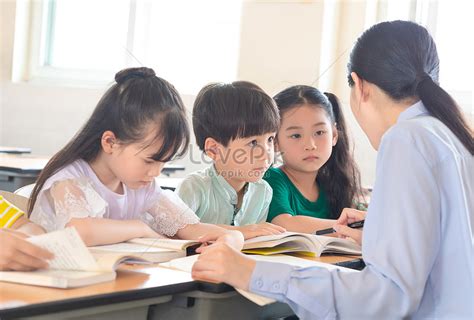 Pupils In The Classroom Picture And HD Photos | Free Download On Lovepik