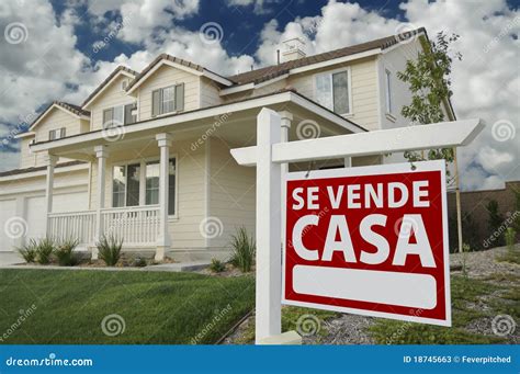 Se Vende Casa Spanish Real Estate Sign and House Stock Image - Image of realestate, home: 18745663