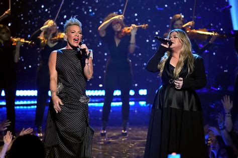 Pink hits 2023 iHeartRadio Music Awards with her kids, accepts Icon ...