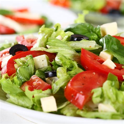 31 Simple Lettuce Salad Recipes - All Nutritious