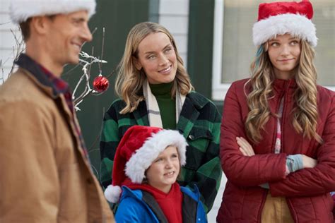 Hallmark's Christmas Island (2023): Release Date, Cast, Plot - Parade